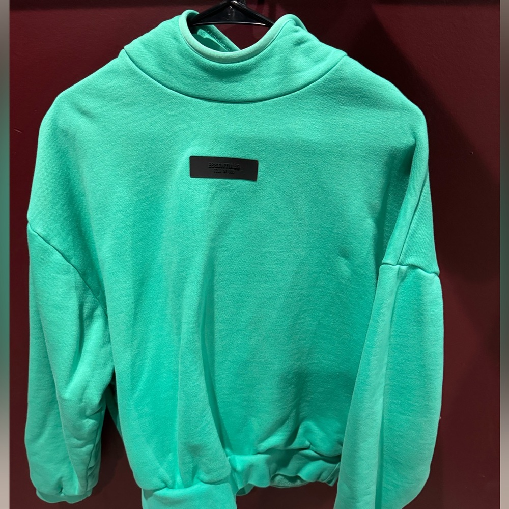ESSENTIAL HOODIE